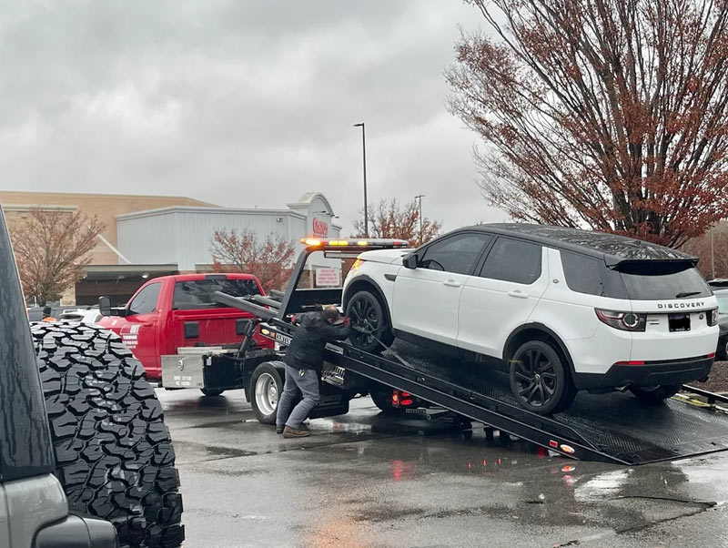All Out Towing Local Towing Service Nashville Tow Truck Operator loading an SUV on flatbed