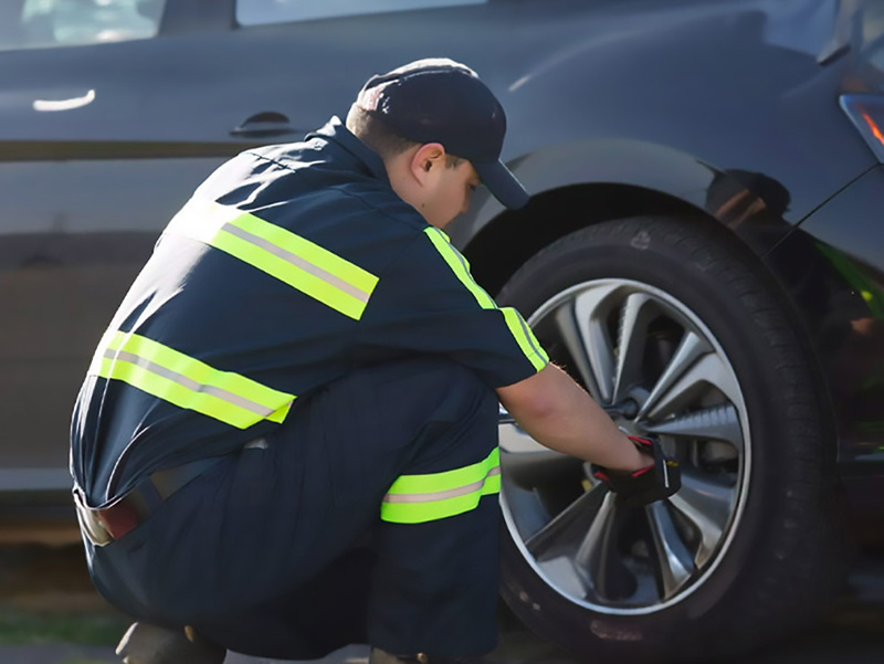 Jump Start Service Nashville and Flat Tire Change Service All Out Towing